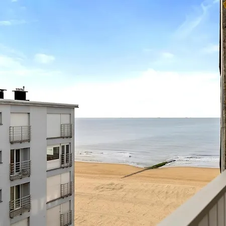 Trendy With Seaside Patio Apartment